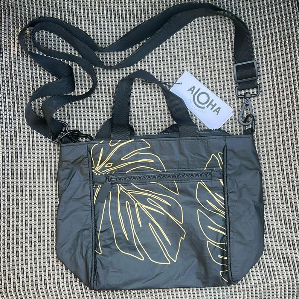 Aloha Collection Lanai Crossbody in gold/black brand new